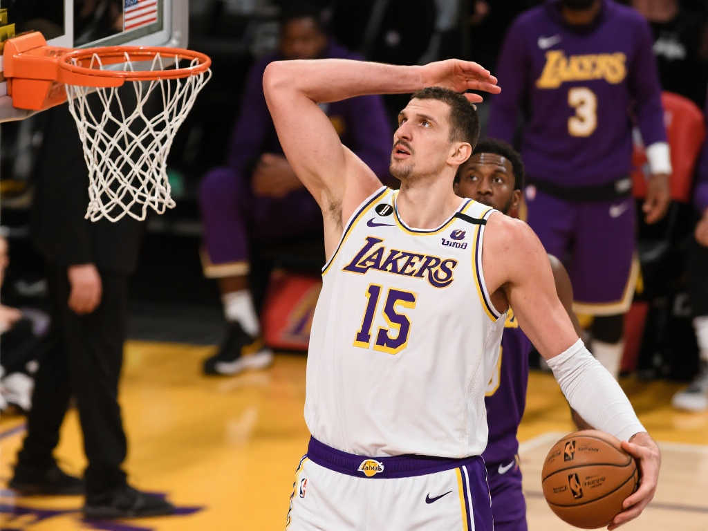 身材高大且 身材高大且