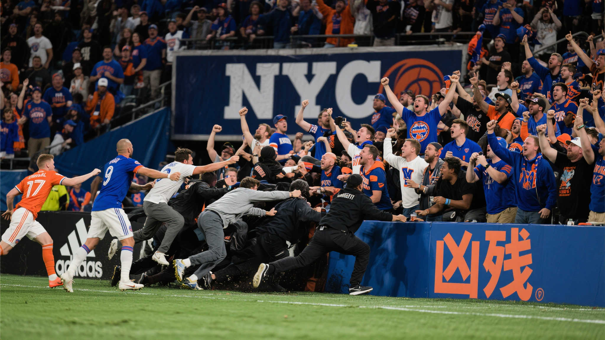 它通过现代 它通过现代